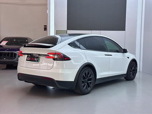 2023 Tesla Model X Long Range I Рестайлинг, белый, 15770700 рублей - вид 4