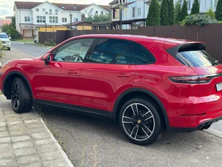 2021 Porsche Cayenne III, красный, 7150000 рублей, вид 5