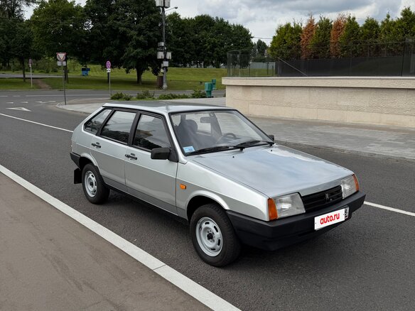 2001 Lada (ВАЗ) 2109, серебристый, 1000000 рублей - вид 2