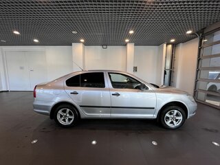 2011 Skoda Octavia II (A5) Рестайлинг, серебристый, 630000 рублей, вид 2