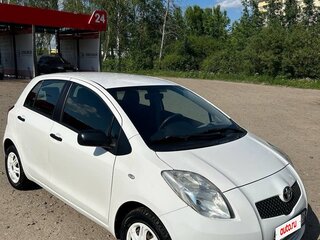 2008 Toyota Yaris II, белый, 480000 рублей, вид 2