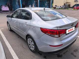 2015 Kia Rio III Рестайлинг, серебристый, 630000 рублей, вид 3