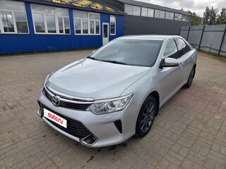 2015 Toyota Camry VII (XV50) Рестайлинг, серебристый, 1990000 рублей, вид 2