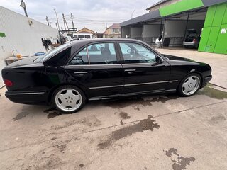 1999 Mercedes-Benz E-Класс 430 II (W210, S210) Рестайлинг, чёрный, 830000 рублей, вид 3