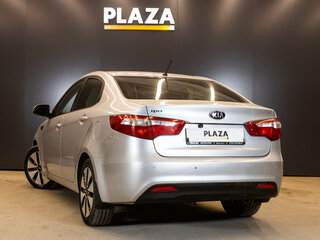 2013 Kia Rio 4-speed III, серебристый, 730000 рублей, вид 3