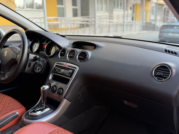 2011 Peugeot 308 I Рестайлинг, белый - вид 5