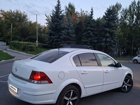 2013 Opel Astra H Рестайлинг, белый, 730000 рублей - вид 3
