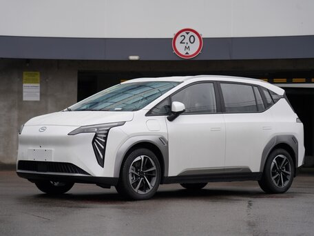2025 Aion Y Plus 58.9 kWh, белый, 1590029 рублей, вид 1