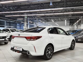 2020 Kia Rio IV Рестайлинг, белый, 1559000 рублей, вид 3