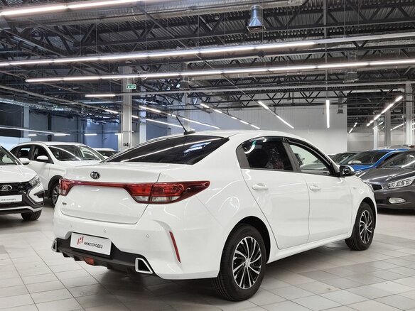 2020 Kia Rio IV Рестайлинг, белый, 1559000 рублей - вид 3