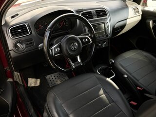 2019 Volkswagen Polo V Рестайлинг, красный, 1027000 рублей, вид 5