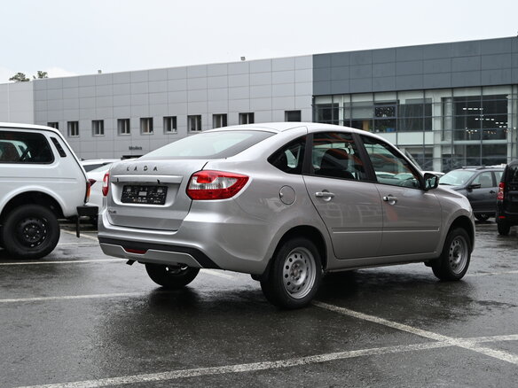 2026 Lada (ВАЗ) Granta I Рестайлинг, серебристый - вид 4