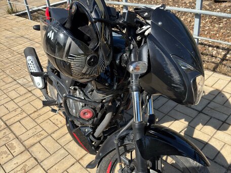 2020 Bajaj Pulsar 180, чёрный, 70000 рублей, вид 3