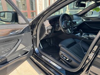 2020 BMW 5 серии 530d xDrive VII (G30/G31/G38), чёрный, 3800000 рублей, вид 5