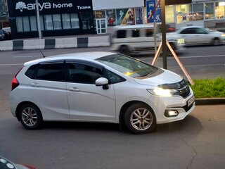 2019 Honda Fit III Рестайлинг, белый, 1175000 рублей, вид 4