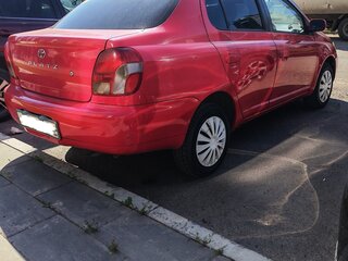 2001 Toyota Platz, красный, 300000 рублей, вид 3