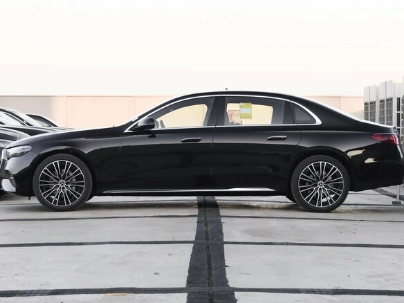 2025 Mercedes-Benz E-Класс 300 VI (W214, S214), чёрный, 9750000 рублей - вид 4