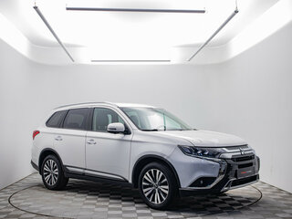 2021 Mitsubishi Outlander III Рестайлинг 3, белый, 2680000 рублей, вид 3