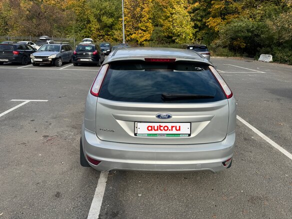 2010 Ford Focus II Рестайлинг, серебристый, 510000 рублей - вид 4