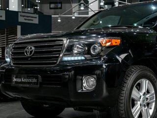 2014 Toyota Land Cruiser 200 Series Рестайлинг 1, чёрный, 5279900 рублей, вид 3