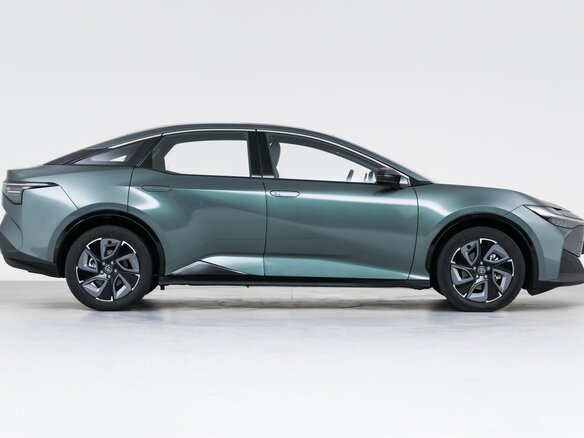 2026 Toyota bZ3, зелёный, 2701000 рублей - вид 6