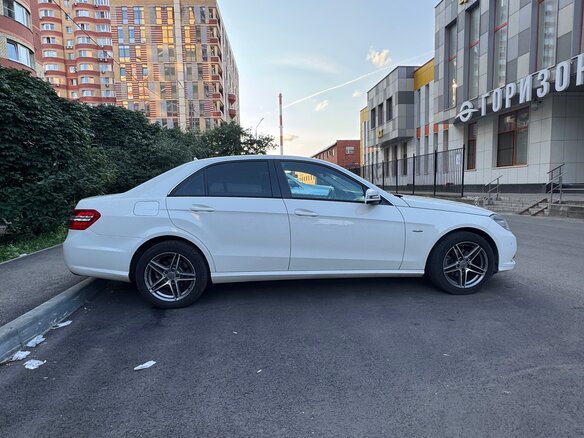 2011 Mercedes-Benz E-Класс 200 5G-Tronic IV (W212, S212, C207), белый - вид 5