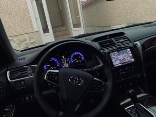 2018 Toyota Camry VII (XV50) Рестайлинг 2, чёрный, 2500000 рублей, вид 4