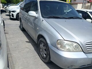 2005 Kia Carnival I Рестайлинг, серебристый, 300000 рублей, вид 1
