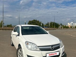 2011 Opel Astra H Рестайлинг, белый, 550000 рублей, вид 2
