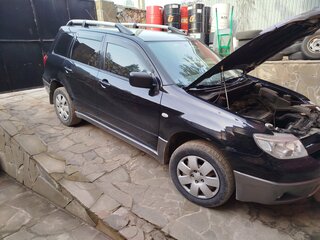 2007 Mitsubishi Outlander I, чёрный, 660000 рублей, вид 2