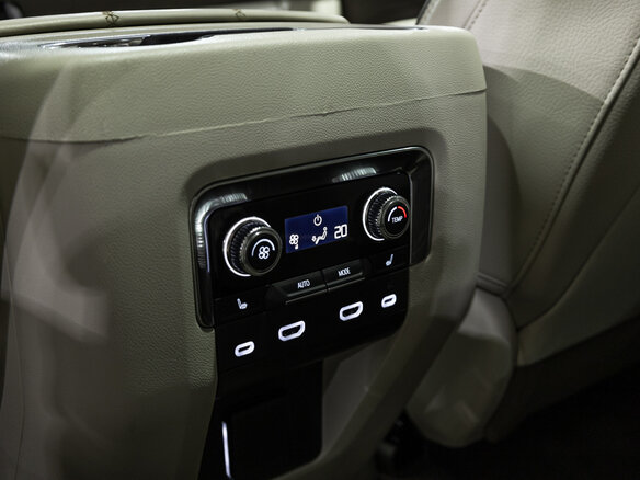 2022 GMC Yukon V, чёрный, 7050103 рублей - вид 29