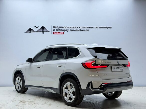 2023 BMW X1 Long 20Li sDrive III (U11/U12), белый, 3040000 рублей - вид 3