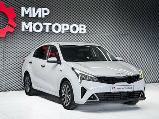 2021 Kia Rio IV Рестайлинг, белый, 1725000 рублей, вид 3