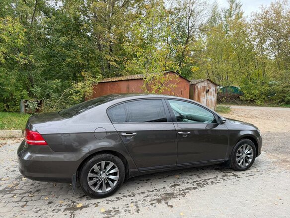 2012 Volkswagen Passat B7, коричневый - вид 3