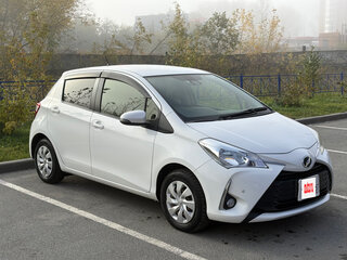 2017 Toyota Vitz III (XP130) Рестайлинг 2, белый, 880000 рублей, вид 1