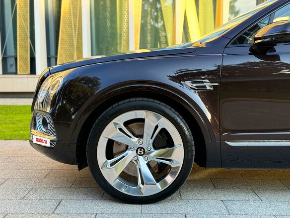 2016 Bentley Bentayga I, коричневый, 8700000 рублей - вид 12