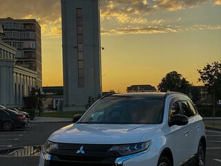 2015 Mitsubishi Outlander III Рестайлинг 2, белый, 1790000 рублей, вид 2