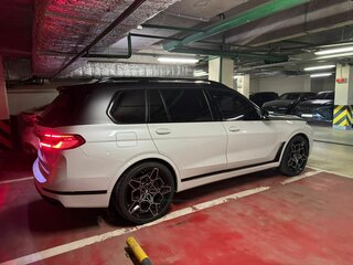 2022 BMW X7 40i I (G07) Рестайлинг, белый, 9500000 рублей, вид 4