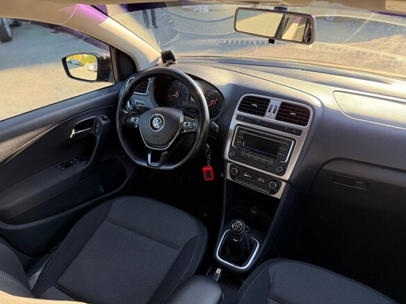 2015 Volkswagen Polo V Рестайлинг, коричневый, 1300000 рублей - вид 10