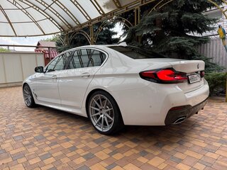 2021 BMW 5 серии 520i VII (G30/G31/G38) Рестайлинг, белый, 5250000 рублей, вид 5