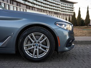 2017 BMW 5 серии 530e VII (G30/G31/G38), серебристый, 2400000 рублей, вид 5