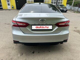 2021 Toyota Camry VIII (XV70), серебристый, 3399000 рублей, вид 4