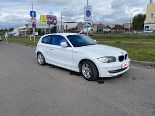 2011 BMW 1 серии 116i I (E81/E82/E87/E88) Рестайлинг, белый, 735000 рублей, вид 2