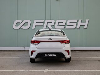 2020 Kia Rio IV, белый, 1199000 рублей, вид 4