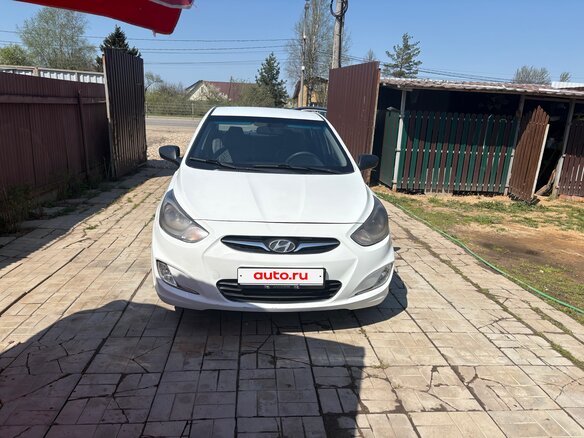 2013 Hyundai Solaris I, белый, 410000 рублей