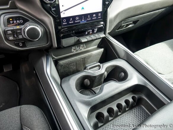 2025 Ram 1500 Quad Cab V Рестайлинг, красный, 5552100 рублей - вид 4