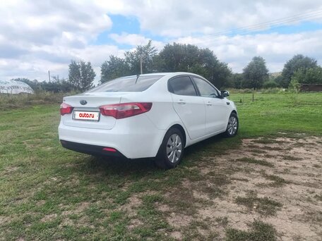 2013 Kia Rio 5-speed III, белый, 950000 рублей, вид 4