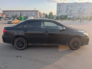 2010 Toyota Corolla X (E140, E150) Рестайлинг, чёрный, 640000 рублей, вид 3
