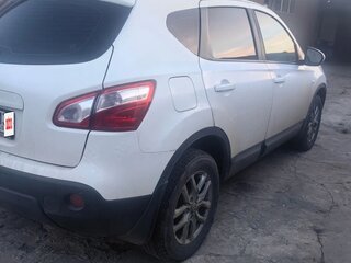 2013 Nissan Qashqai I Рестайлинг, белый, 1200000 рублей, вид 2