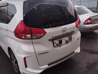 2018 Honda Freed+ II, белый, 1430000 рублей, вид 3